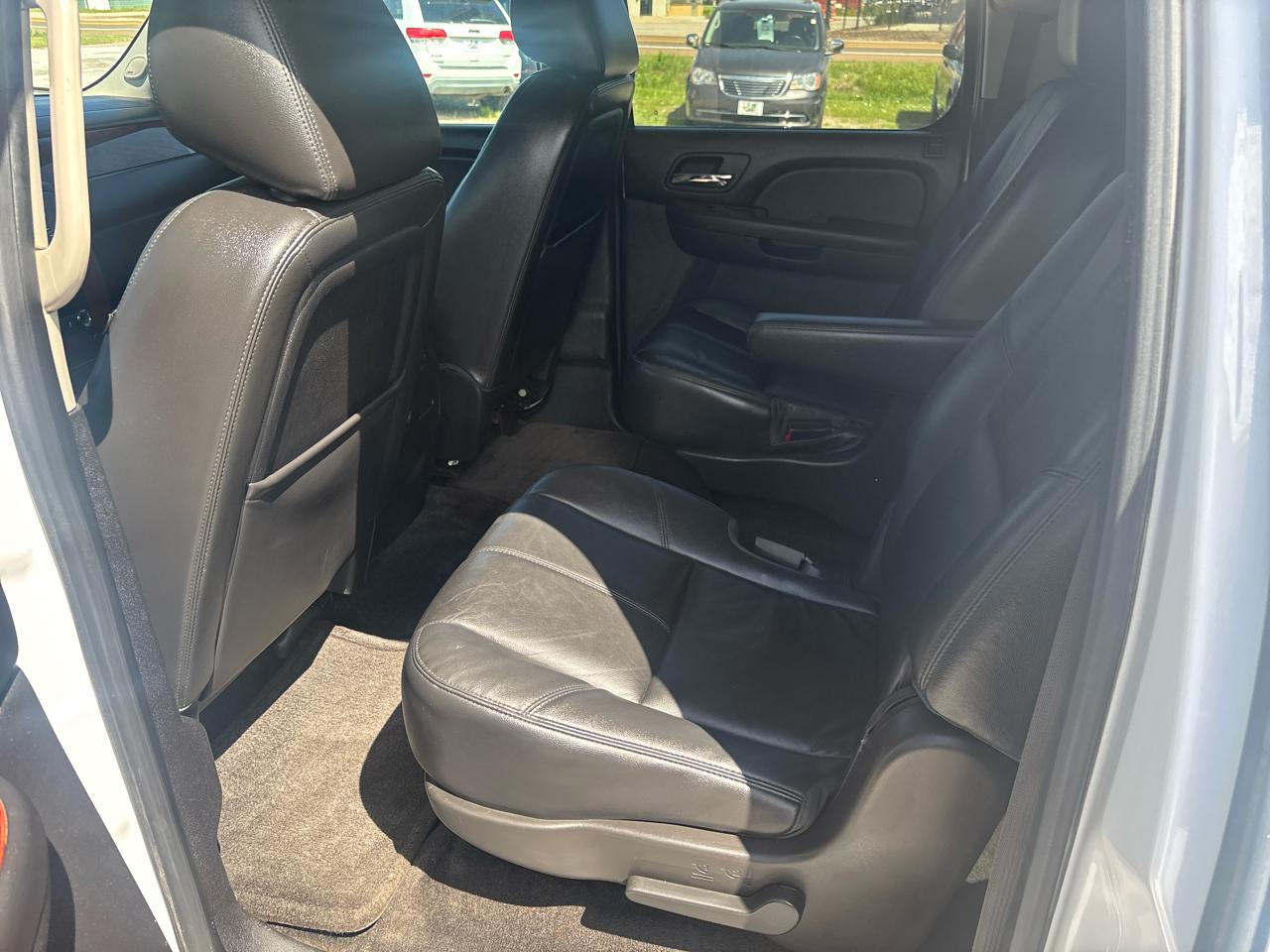 Chevrolet Suburban 4WD 4dr 1500 LT 2013