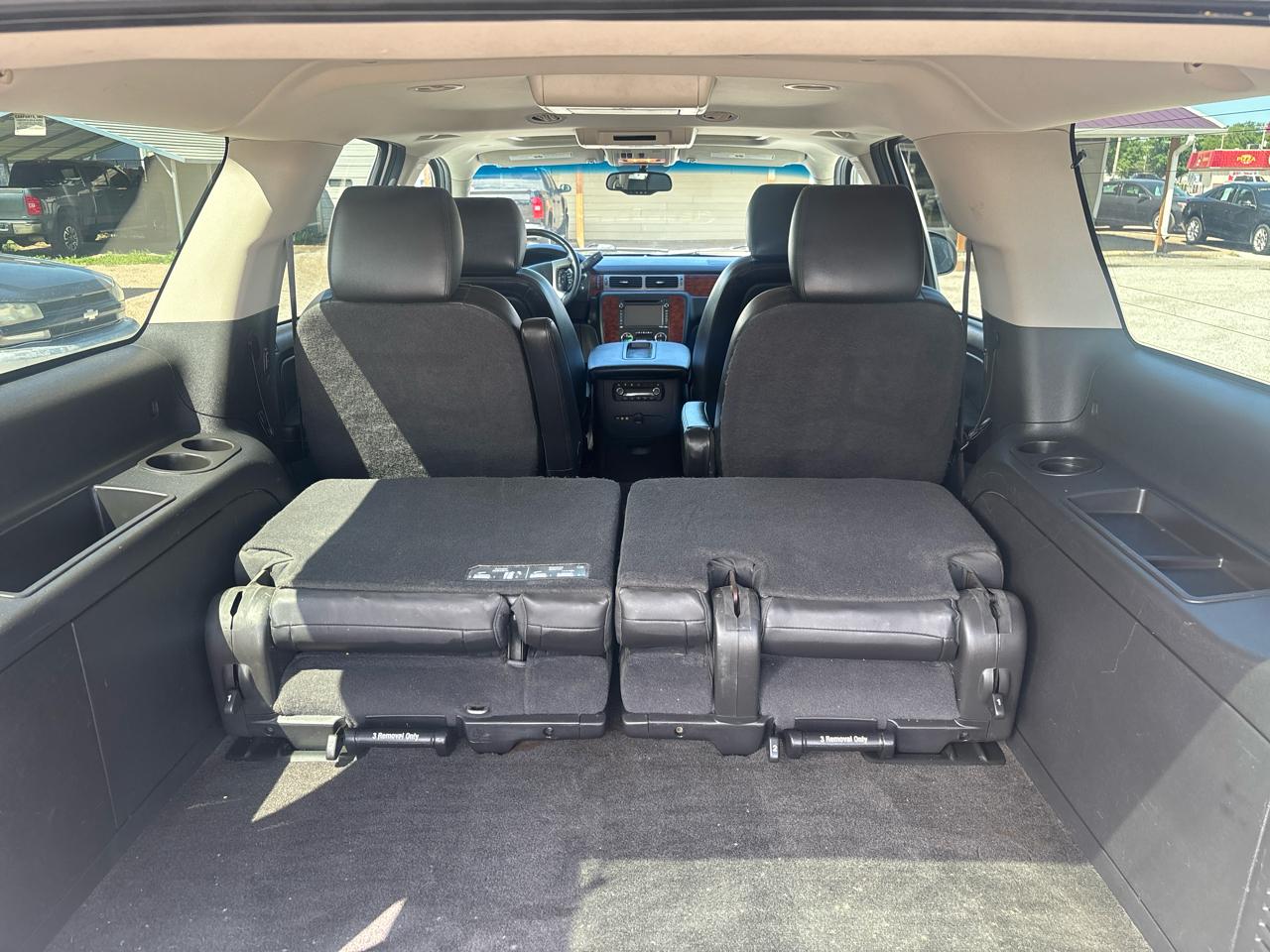 Chevrolet Suburban 4WD 4dr 1500 LT 2013