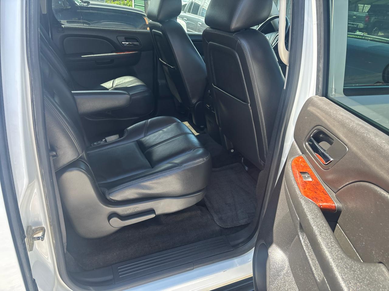 Chevrolet Suburban 4WD 4dr 1500 LT 2013