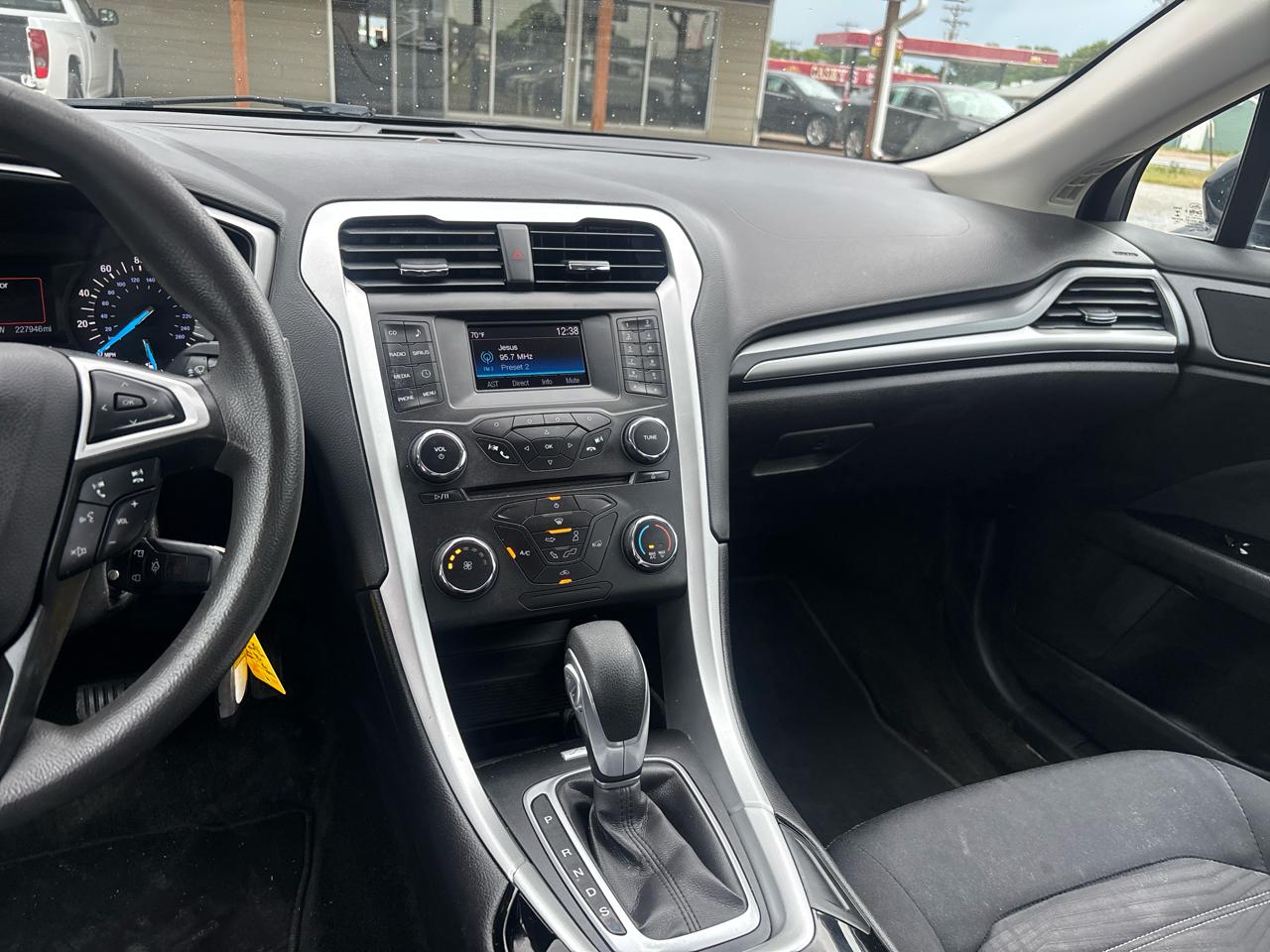 Ford Fusion 4dr Sdn SE FWD 2016