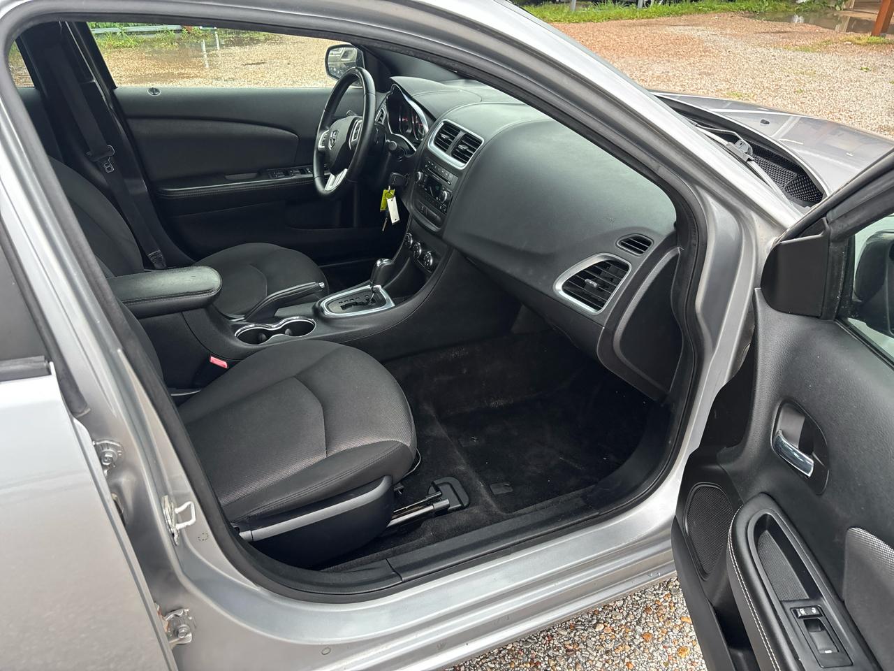 Dodge Avenger 4dr Sdn SXT 2014