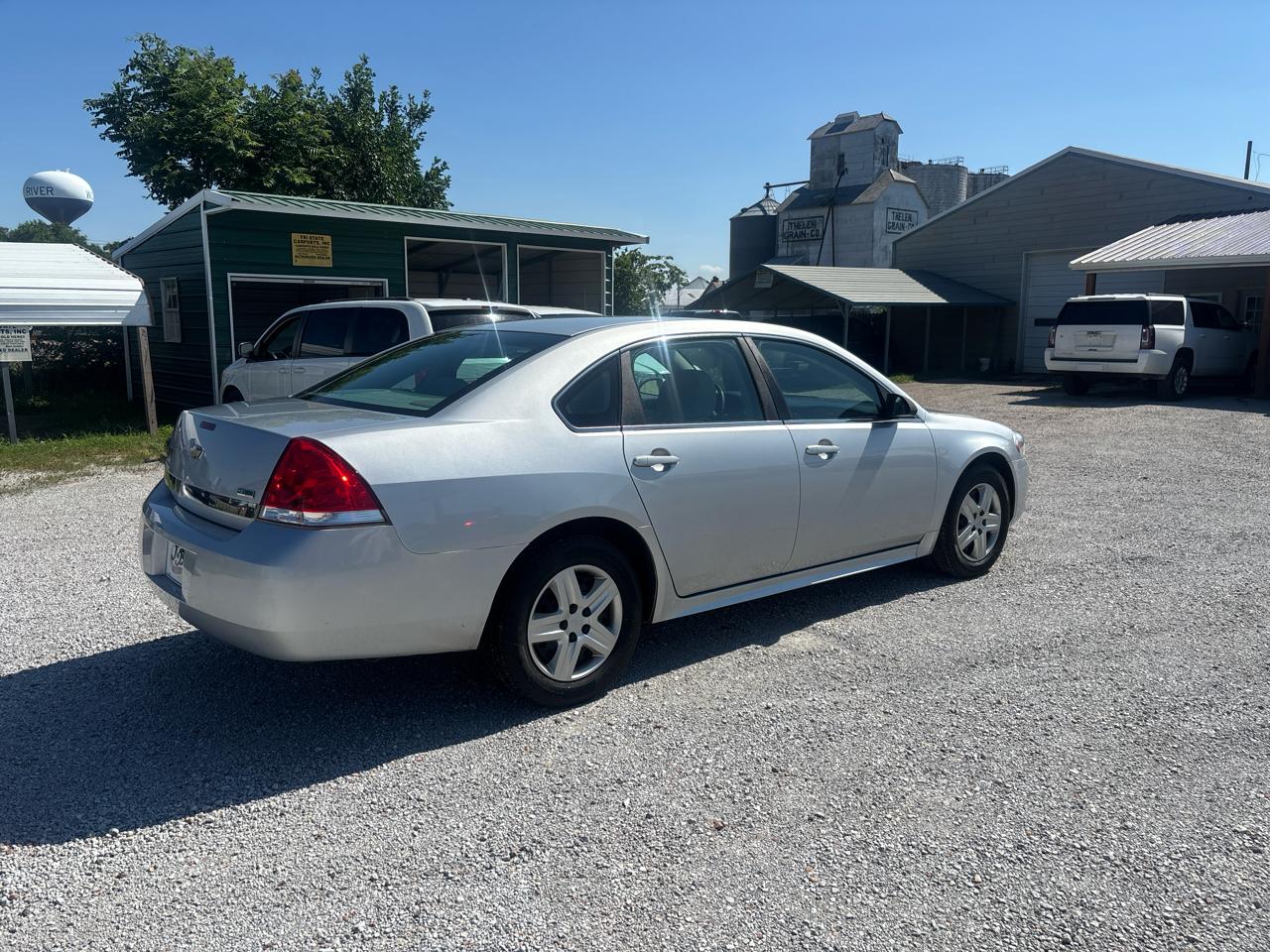 Chevrolet Impala 4dr Sdn LS 2010