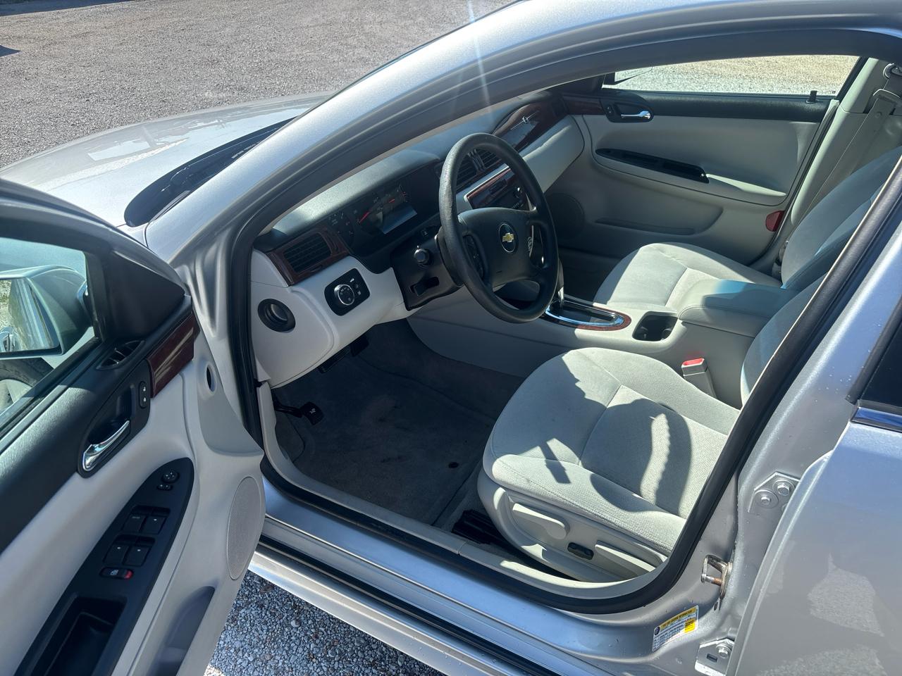 Chevrolet Impala 4dr Sdn LS 2010