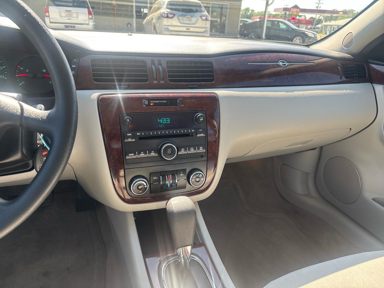 Chevrolet Impala 4dr Sdn LS 2010