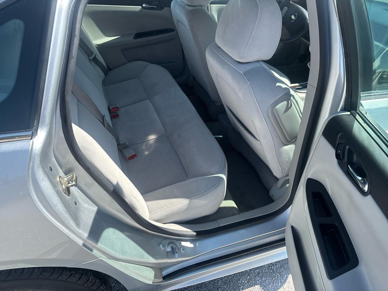 Chevrolet Impala 4dr Sdn LS 2010