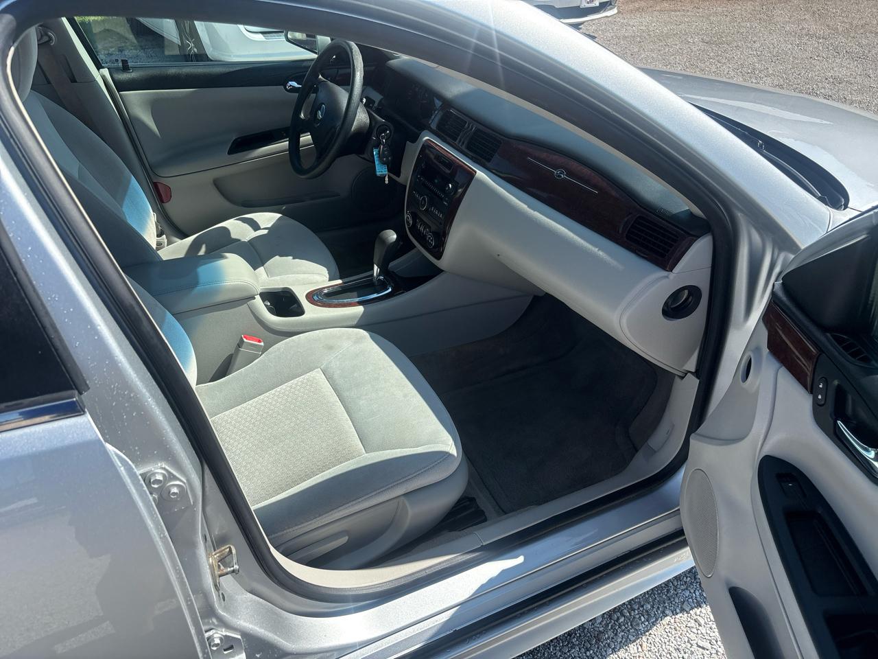Chevrolet Impala 4dr Sdn LS 2010