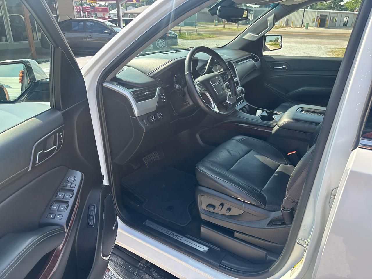 GMC Yukon XL 4WD 4dr SLT 2017