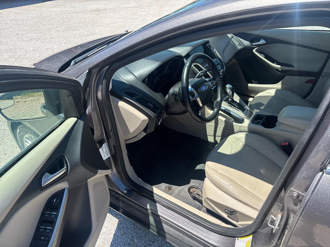 Ford Focus 5dr HB SEL 2012