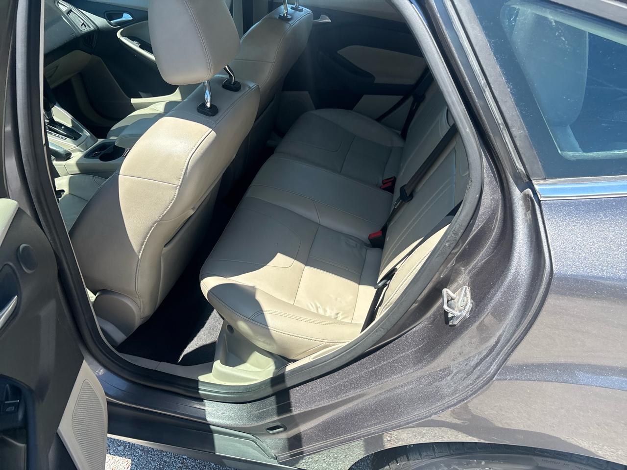 Ford Focus 5dr HB SEL 2012