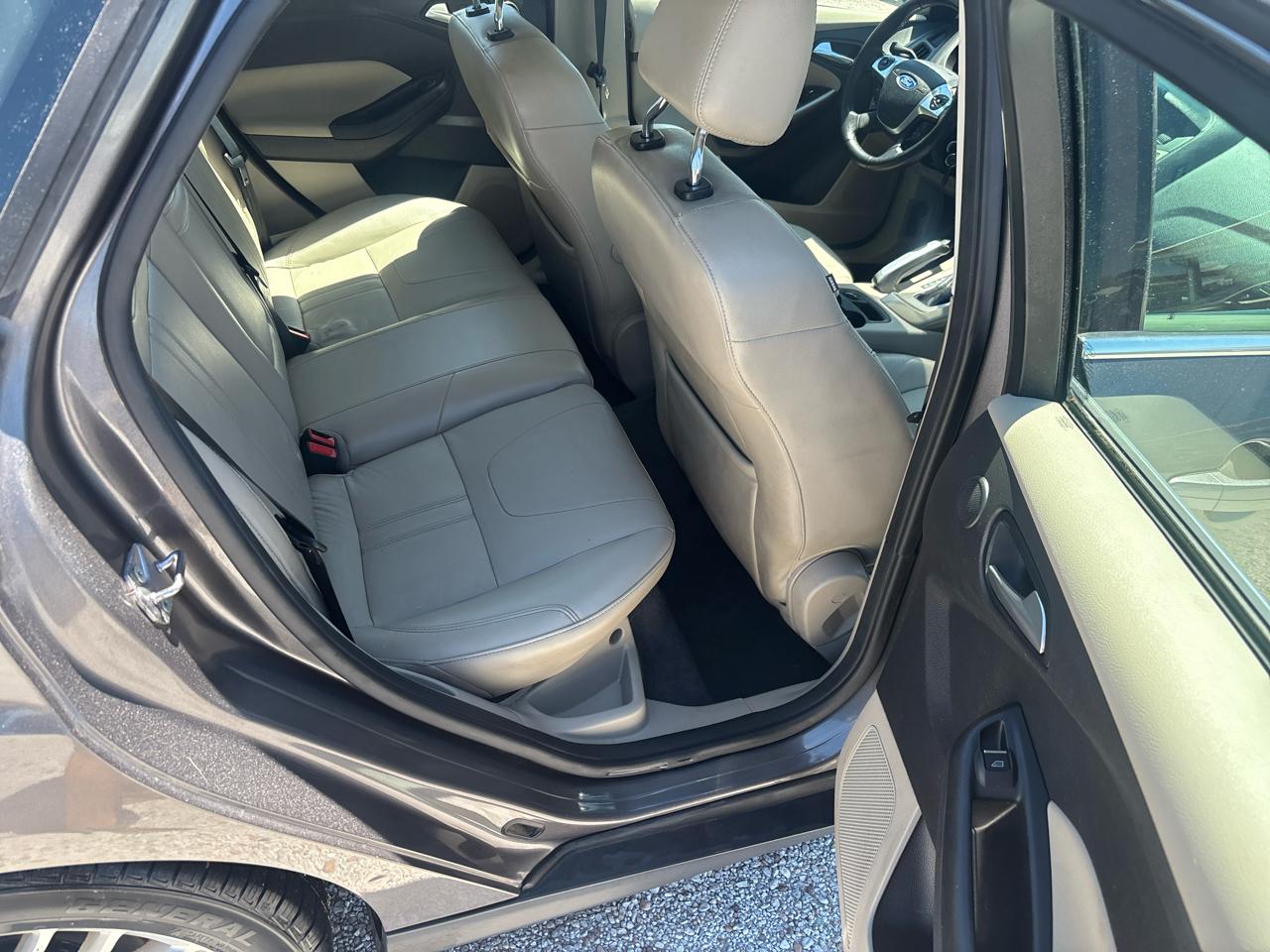 Ford Focus 5dr HB SEL 2012