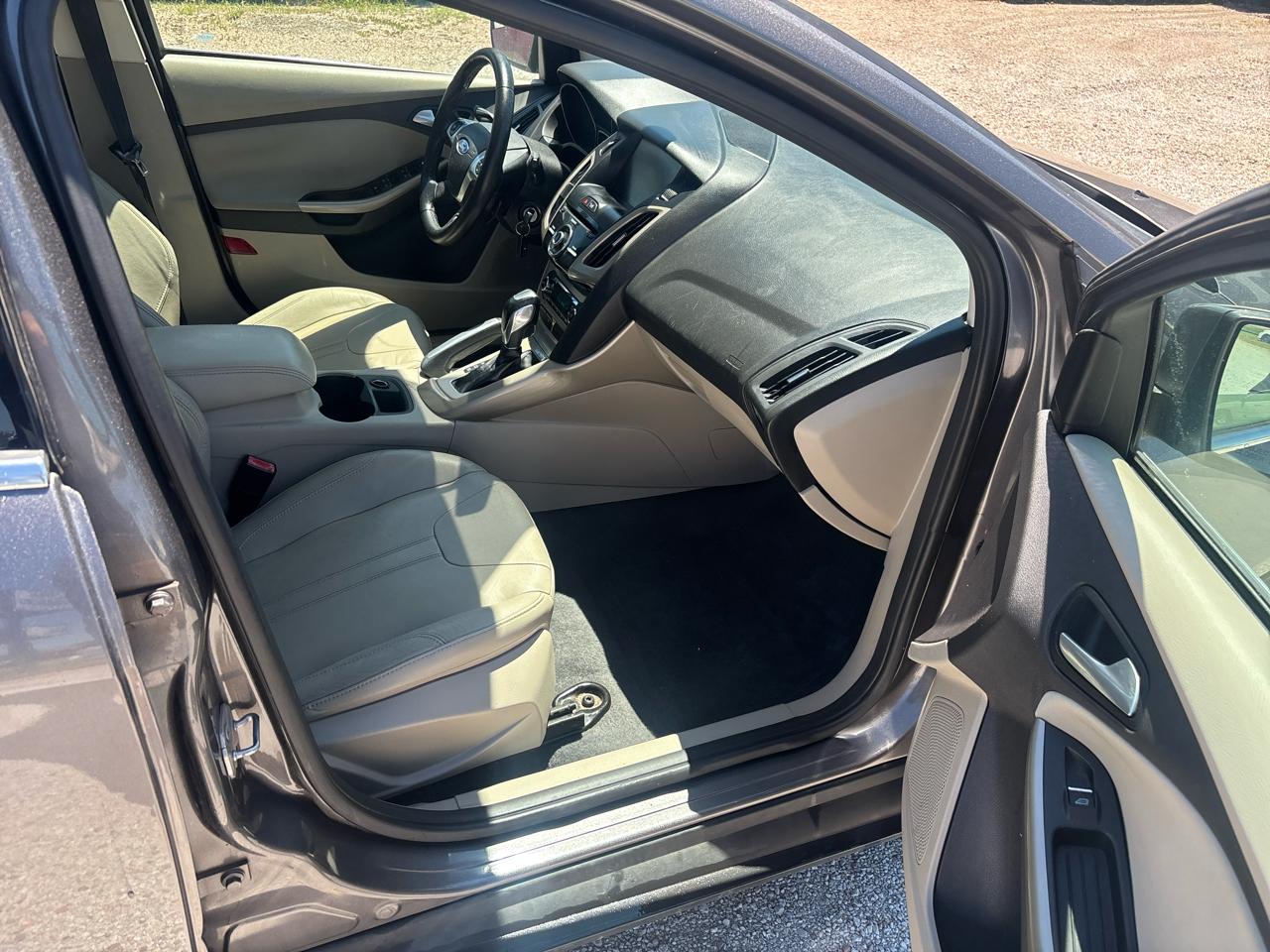 Ford Focus 5dr HB SEL 2012