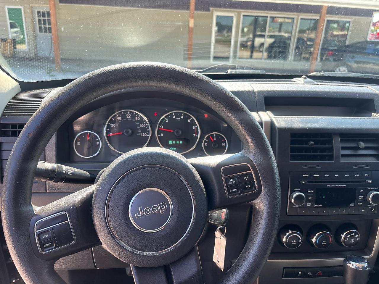 Jeep Liberty 4WD 4dr Sport 2012