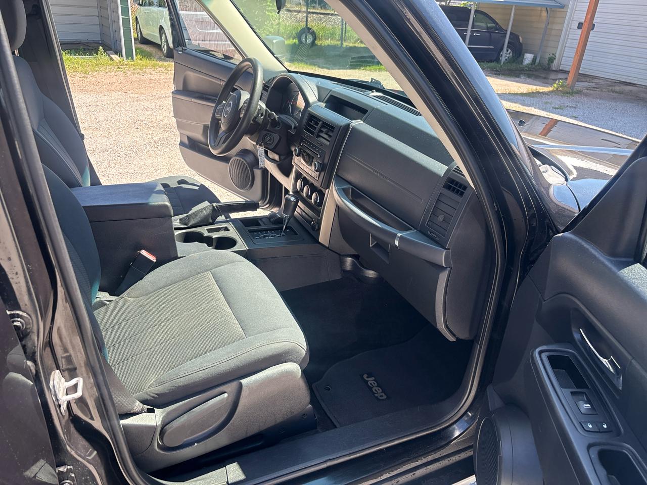 Jeep Liberty 4WD 4dr Sport 2012