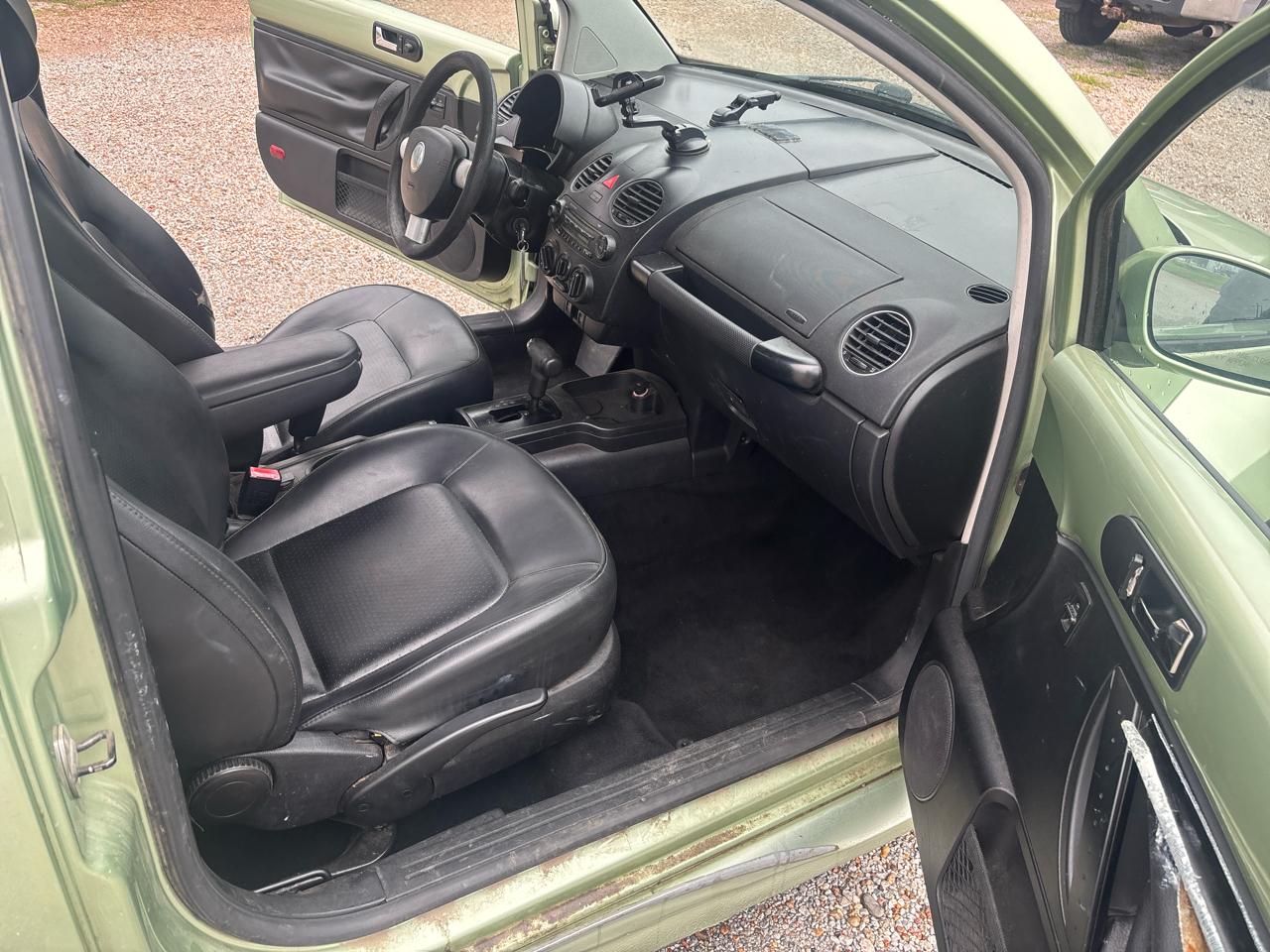 Volkswagen New Beetle Coupe 2dr Auto 2007