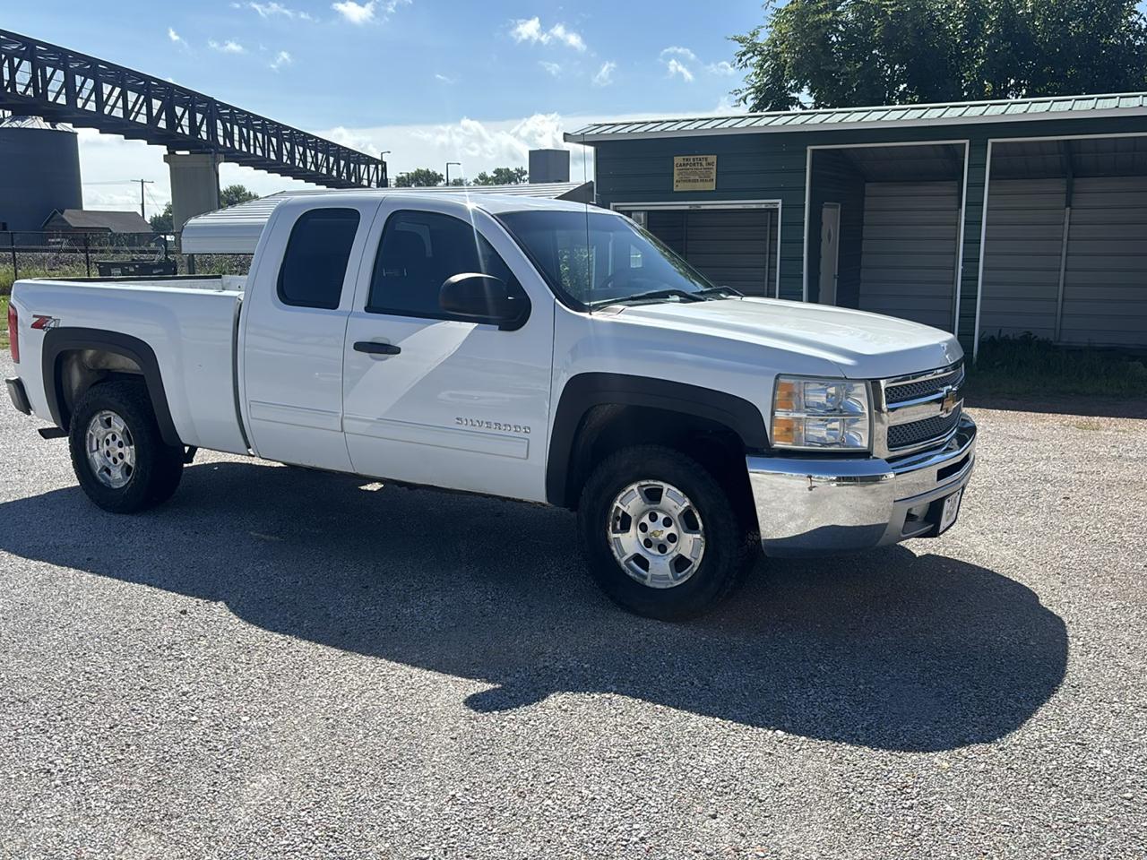 Chevrolet Silverado 1500 4WD Ext Cab 143.5" LT 2012