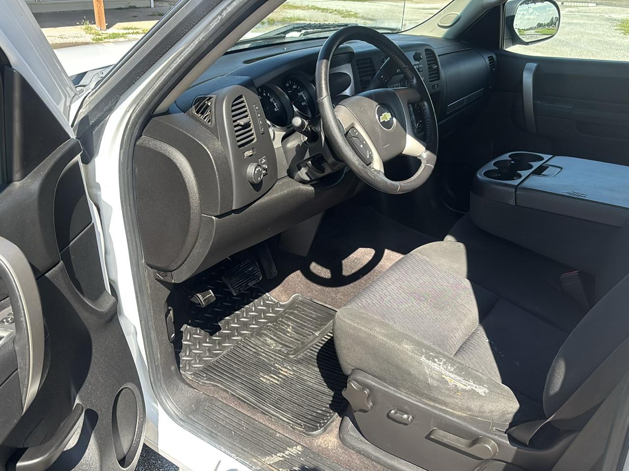 Chevrolet Silverado 1500 4WD Ext Cab 143.5" LT 2012