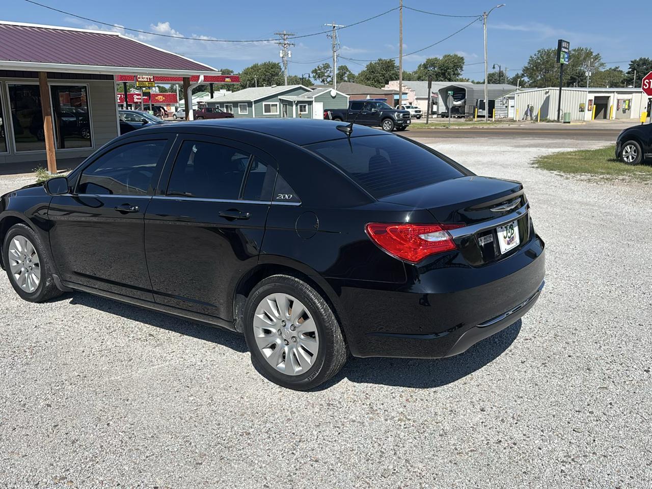 Chrysler 200 4dr Sdn LX 2013