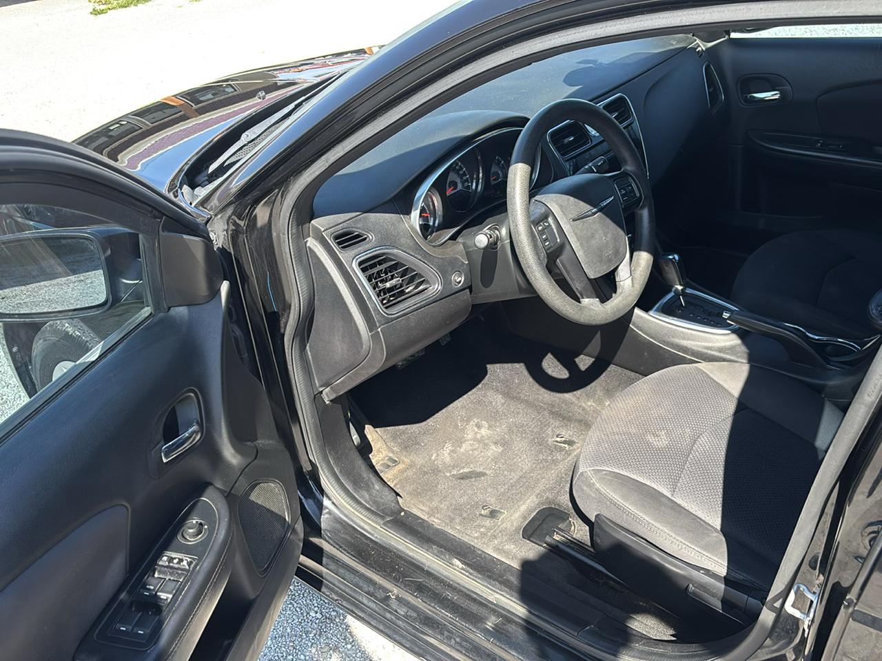 Chrysler 200 4dr Sdn LX 2013