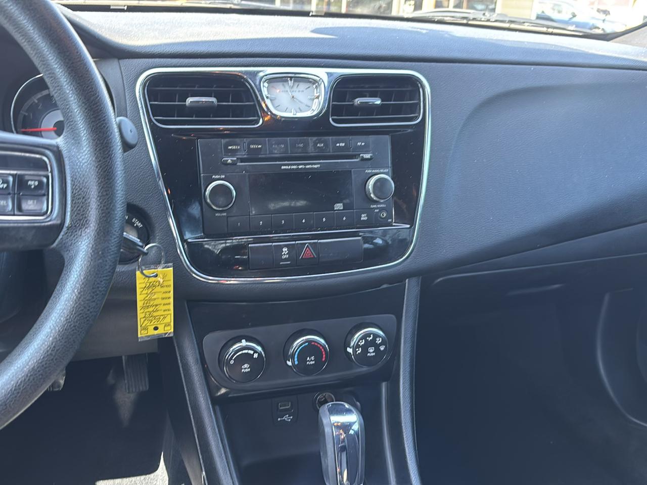 Chrysler 200 4dr Sdn LX 2013