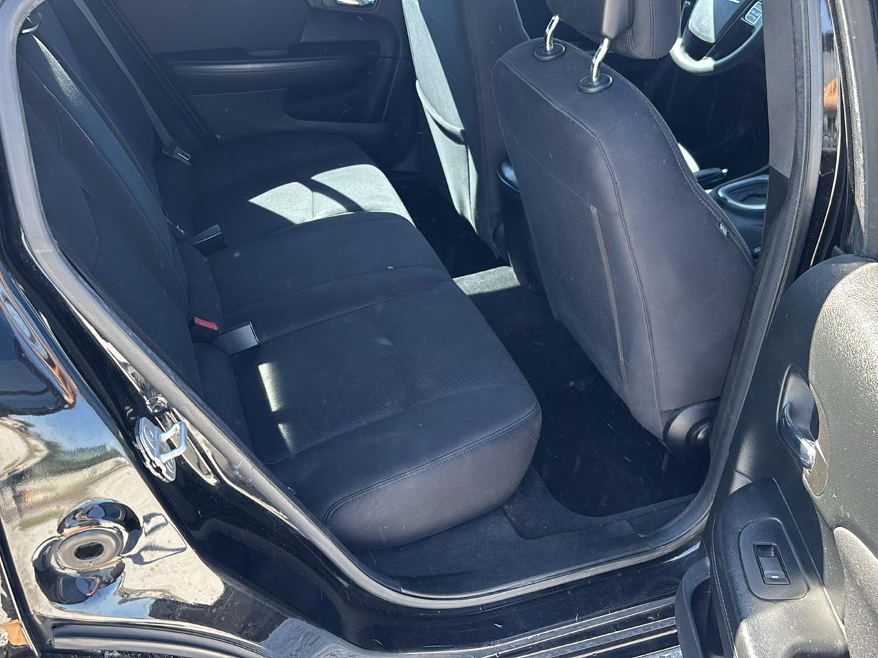 Chrysler 200 4dr Sdn LX 2013