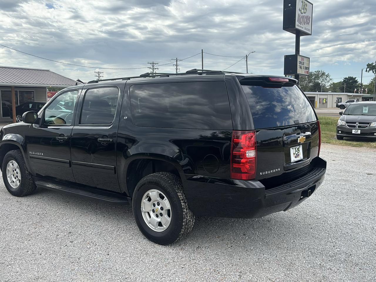 Chevrolet Suburban 4WD 4dr LT 2014