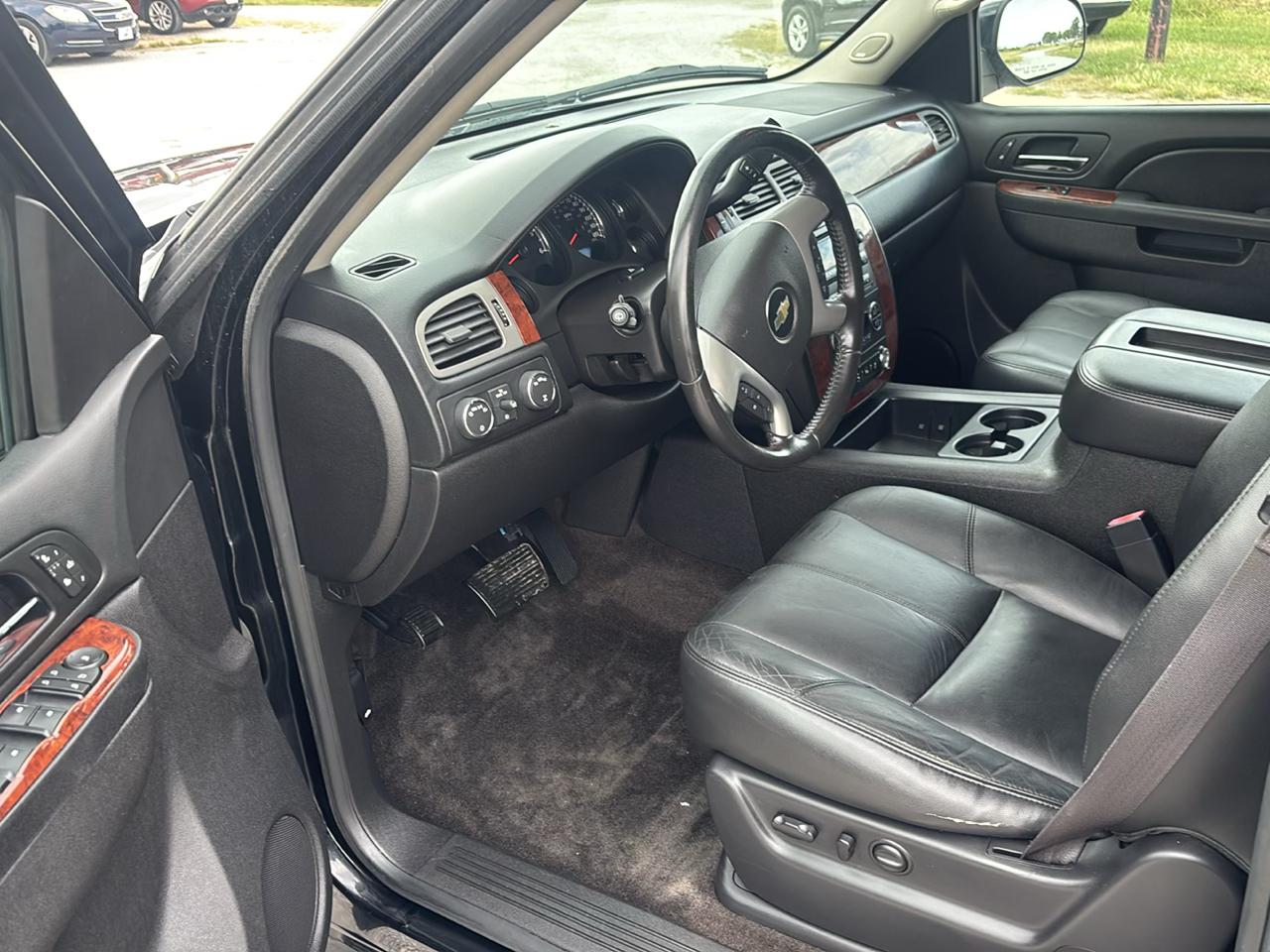 Chevrolet Suburban 4WD 4dr LT 2014