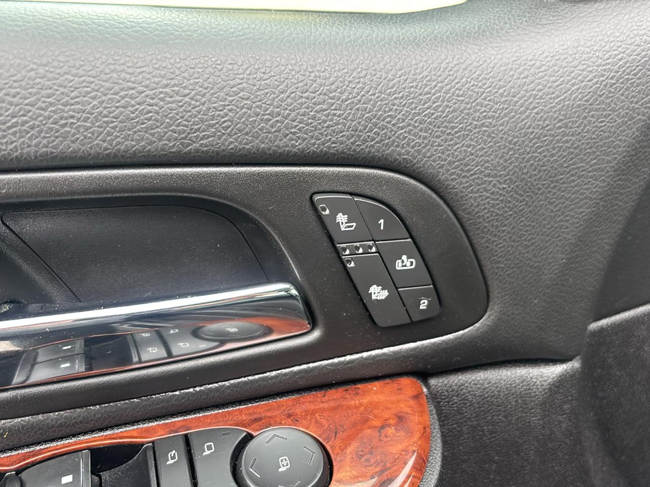 Chevrolet Suburban 4WD 4dr LT 2014