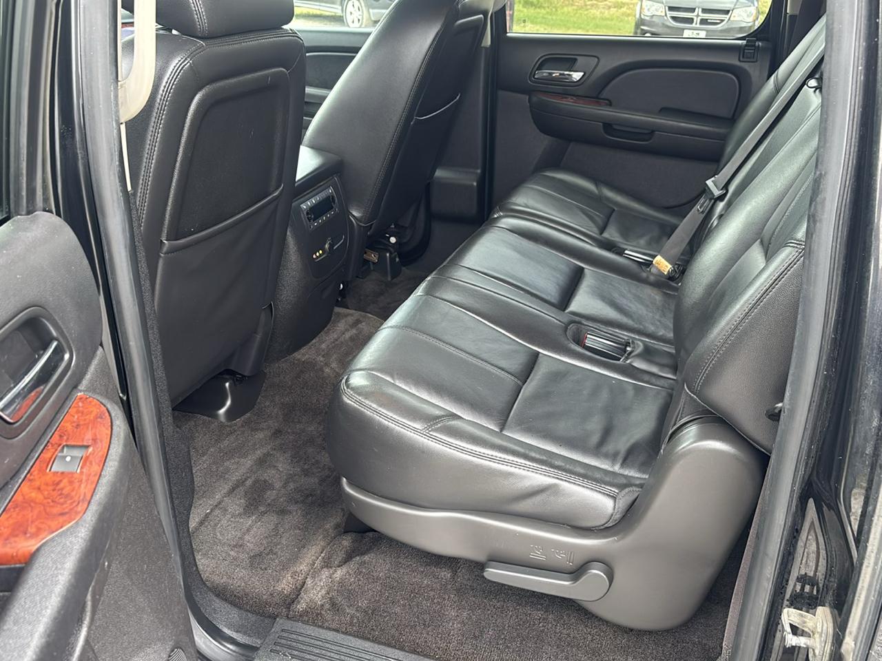 Chevrolet Suburban 4WD 4dr LT 2014