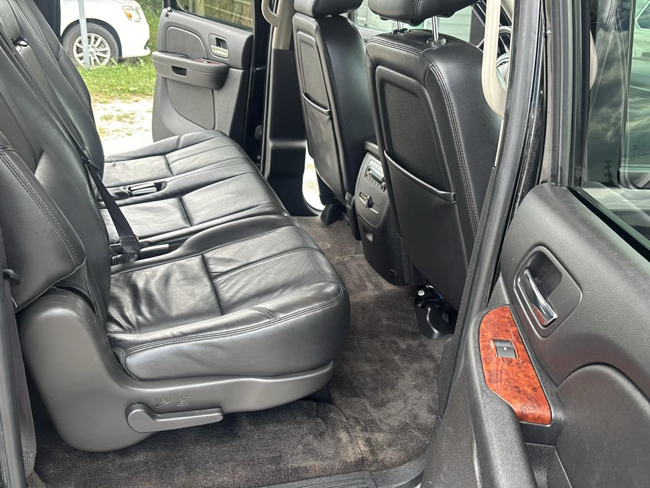 Chevrolet Suburban 4WD 4dr LT 2014