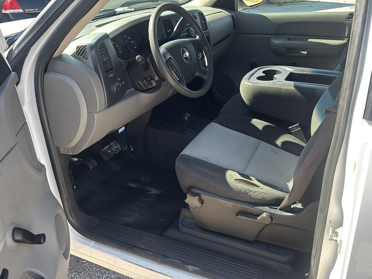 Chevrolet Silverado 1500 4WD Reg Cab 133.0" Work Truck 2008
