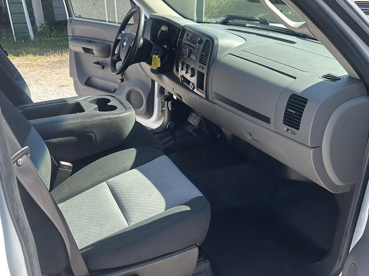 Chevrolet Silverado 1500 4WD Reg Cab 133.0" Work Truck 2008