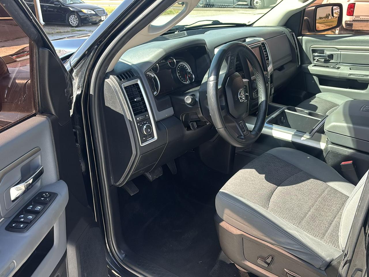 RAM 1500 4WD Crew Cab 140.5" Big Horn 2014