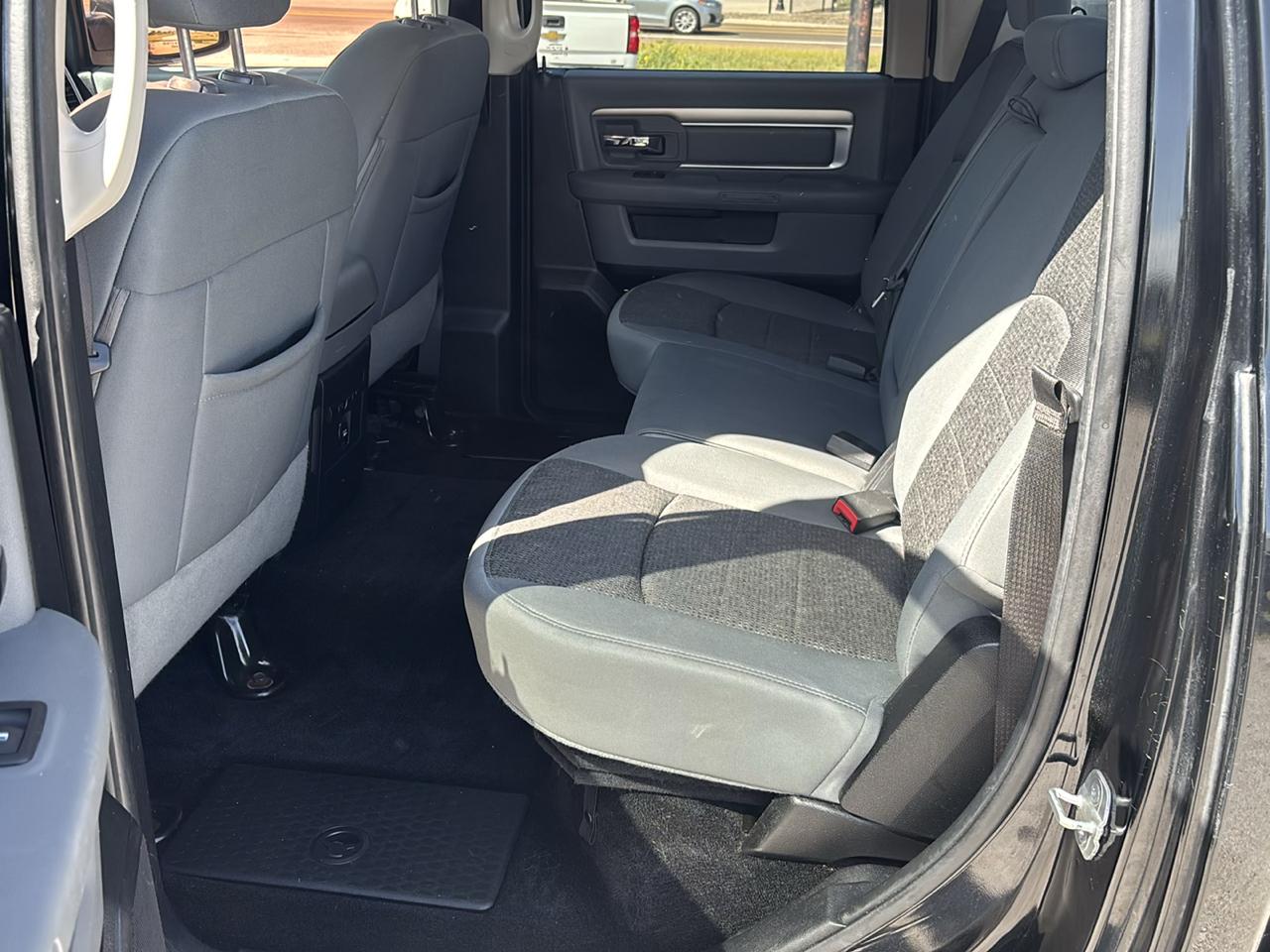 RAM 1500 4WD Crew Cab 140.5" Big Horn 2014