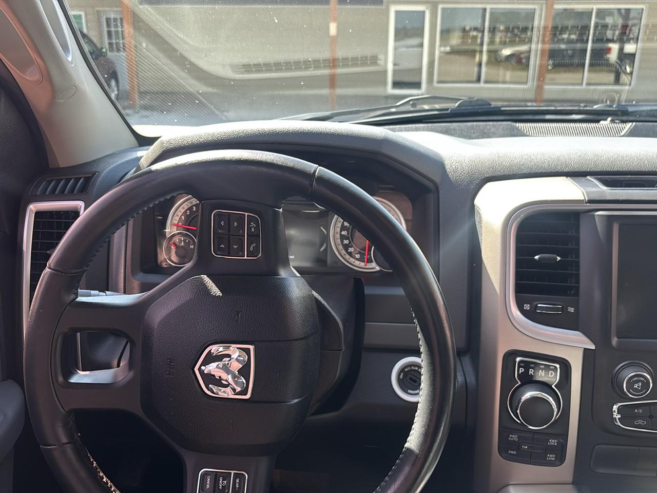 RAM 1500 4WD Crew Cab 140.5" Big Horn 2014