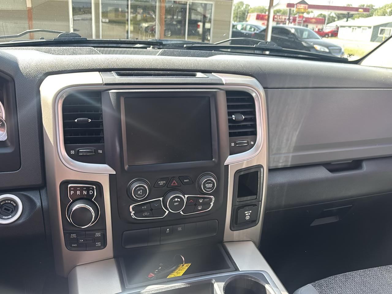 RAM 1500 4WD Crew Cab 140.5" Big Horn 2014