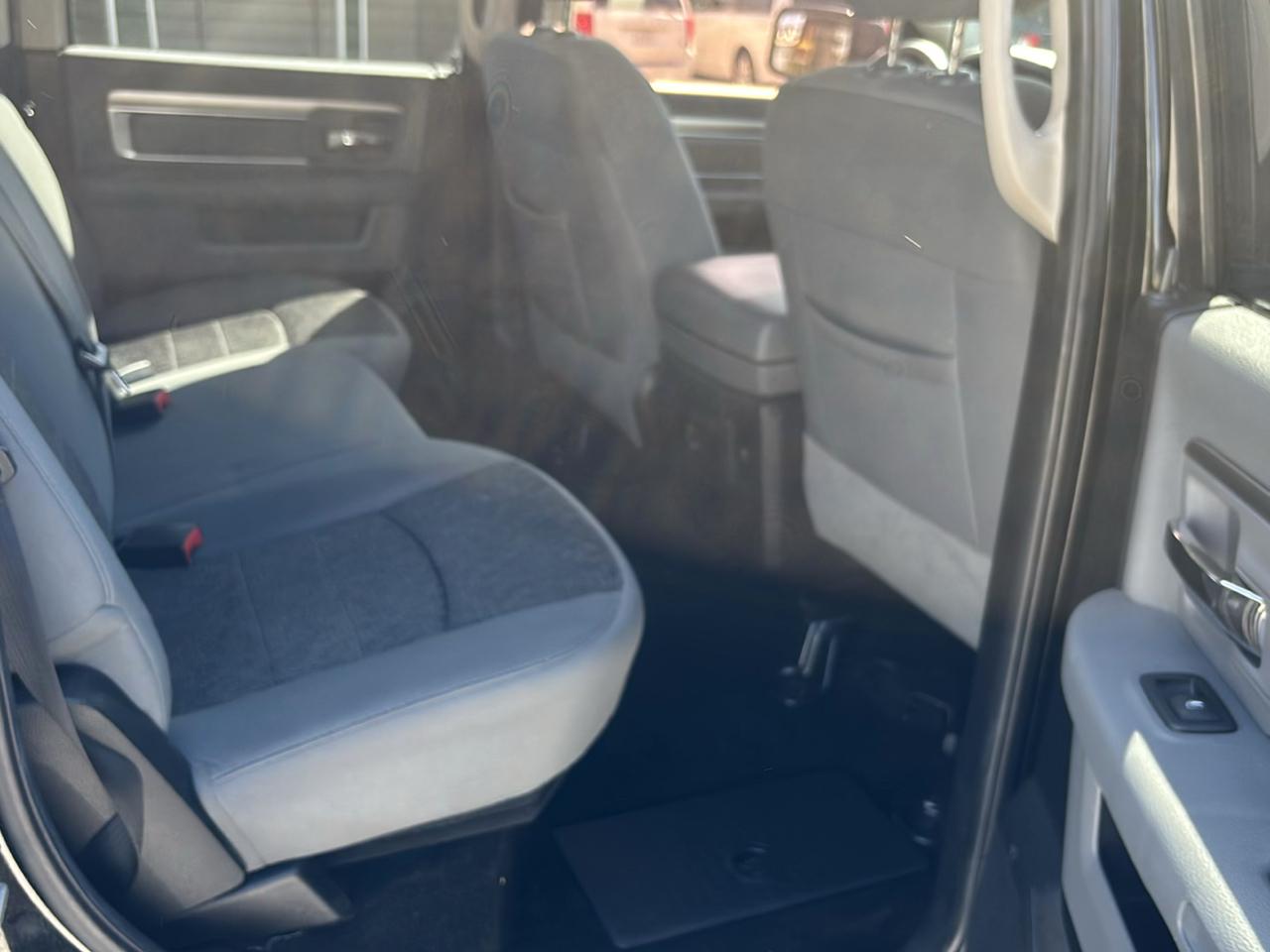 RAM 1500 4WD Crew Cab 140.5" Big Horn 2014