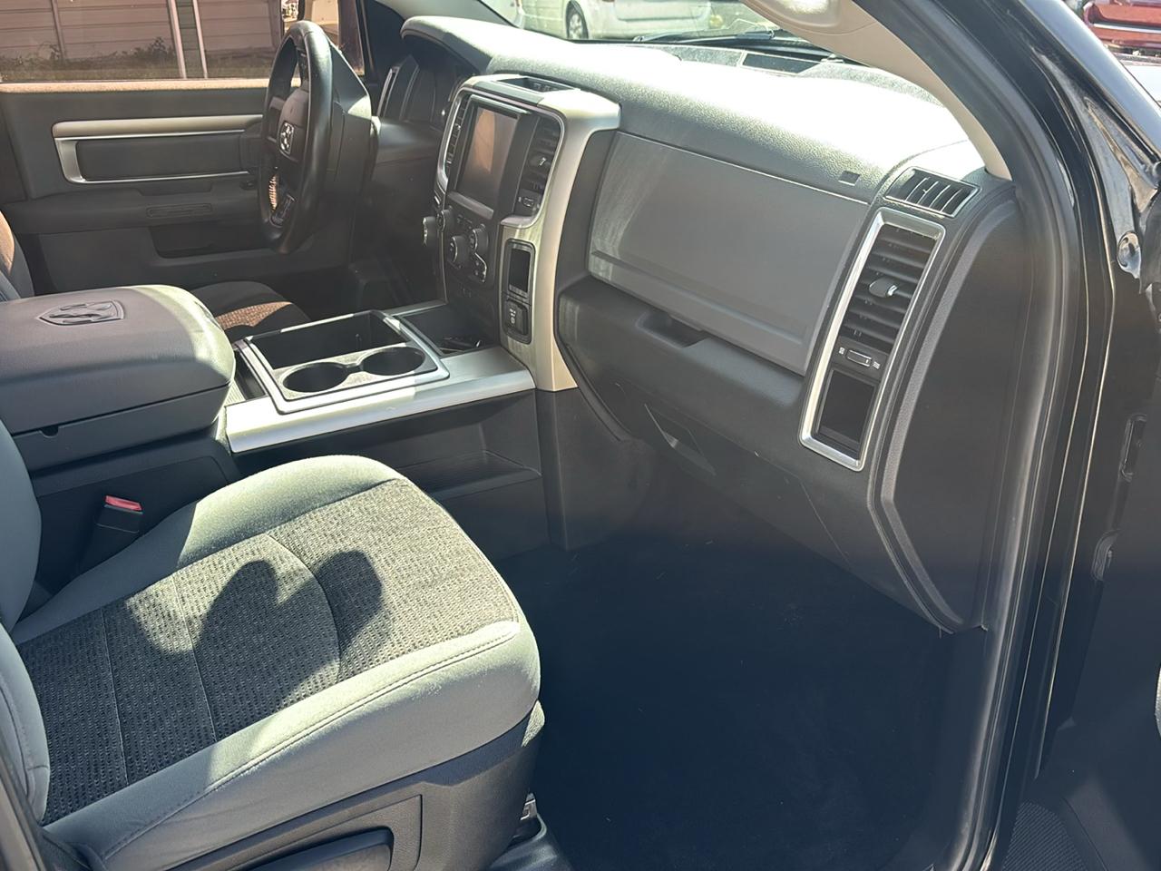 RAM 1500 4WD Crew Cab 140.5" Big Horn 2014