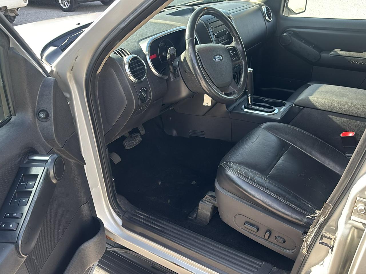 Ford Explorer 4WD 4dr V6 XLT 2009
