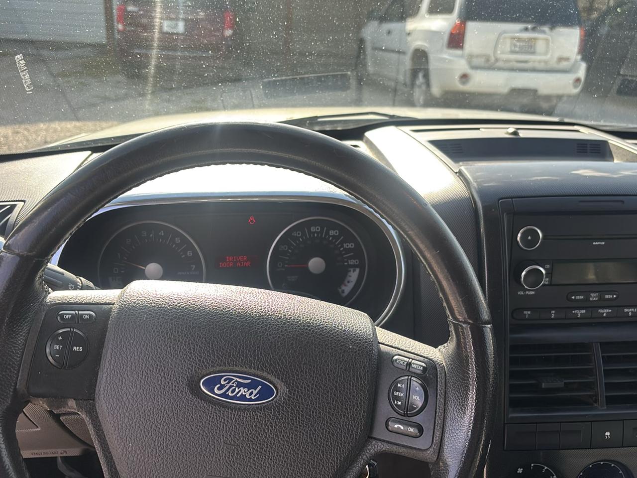 Ford Explorer 4WD 4dr V6 XLT 2009