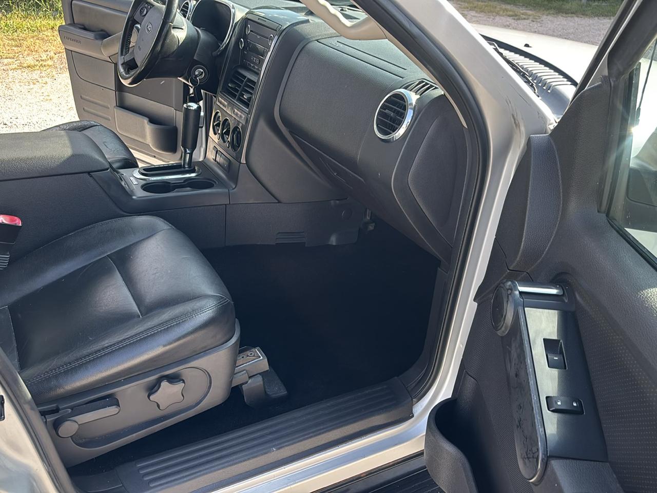 Ford Explorer 4WD 4dr V6 XLT 2009