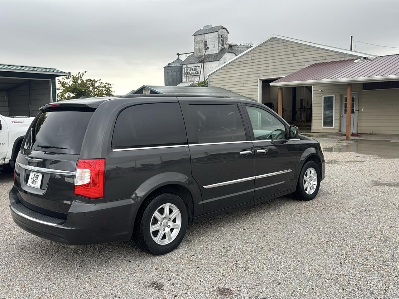Chrysler Town & Country 4dr Wgn Touring 2011