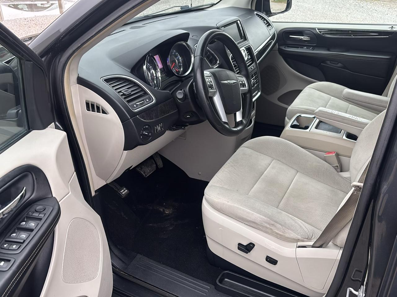 Chrysler Town & Country 4dr Wgn Touring 2011