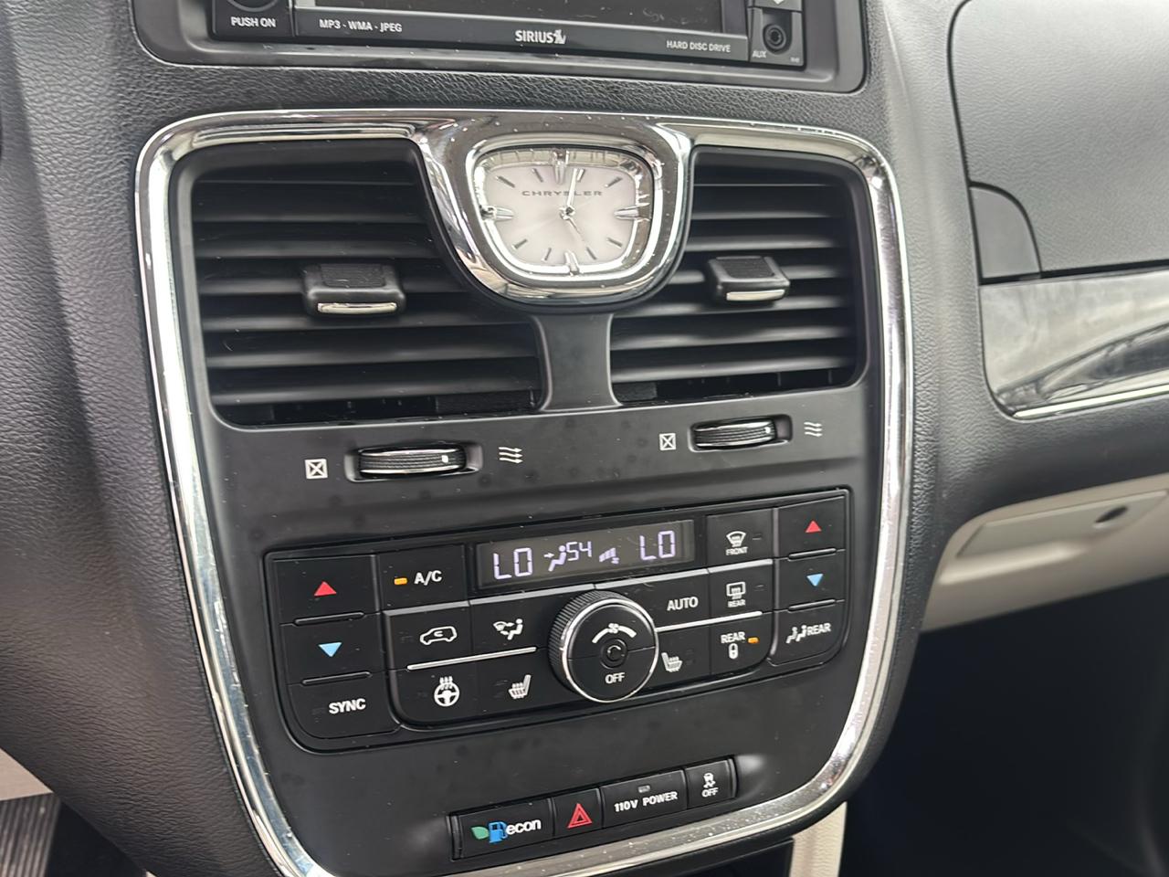 Chrysler Town & Country 4dr Wgn Touring 2011