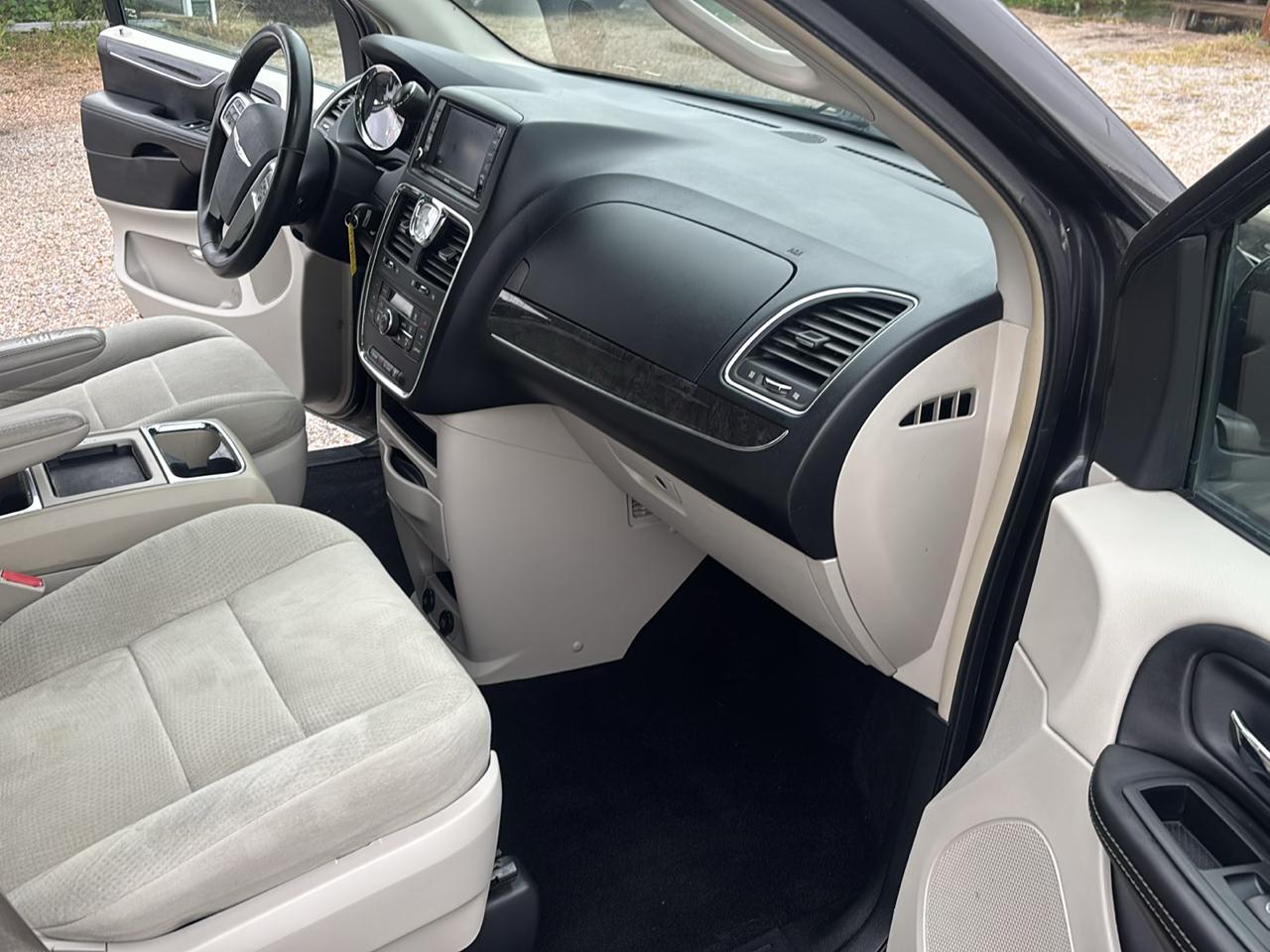 Chrysler Town & Country 4dr Wgn Touring 2011