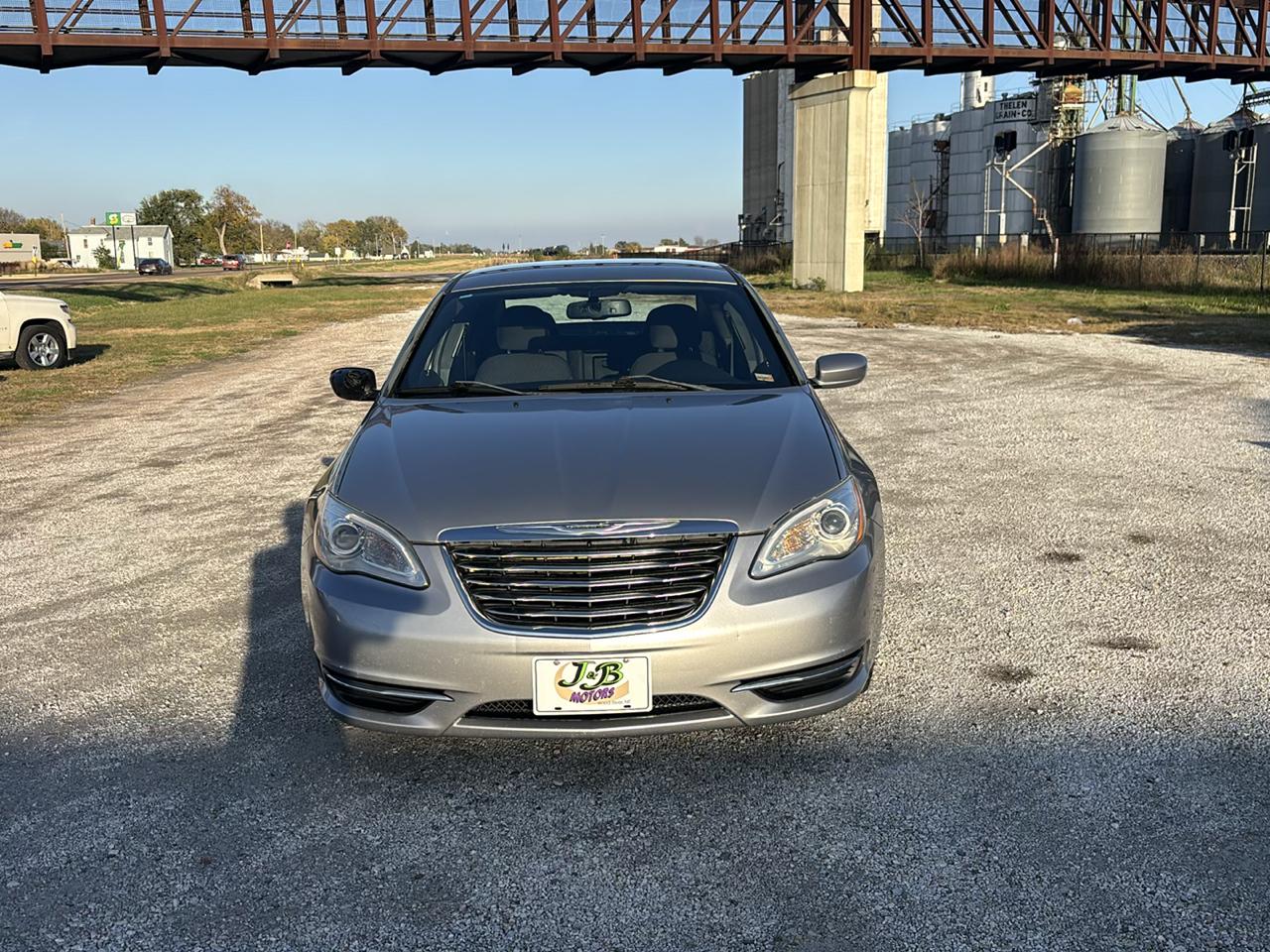 Chrysler 200 4dr Sdn Touring 2013