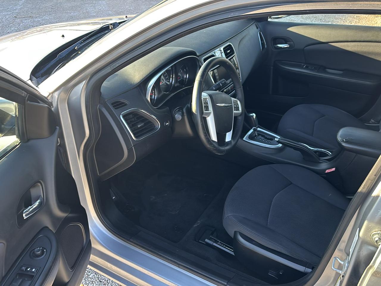 Chrysler 200 4dr Sdn Touring 2013
