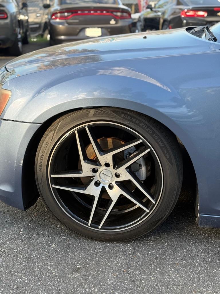 Chrysler 300 Limited RWD 2011