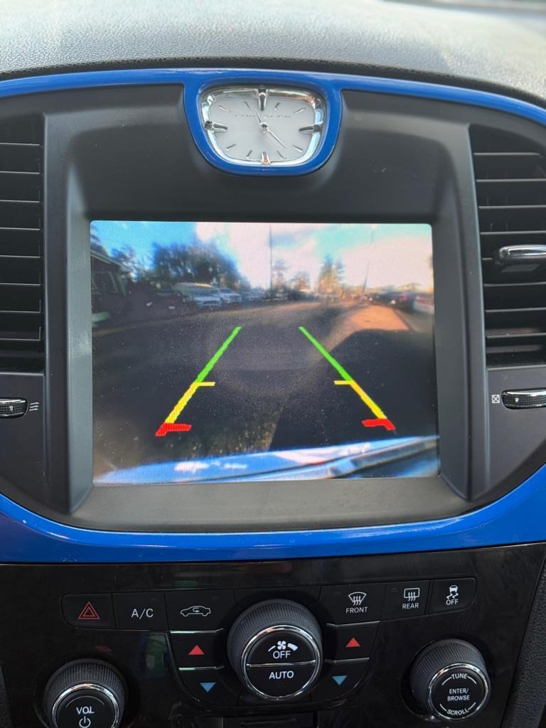 Chrysler 300 Limited RWD 2011