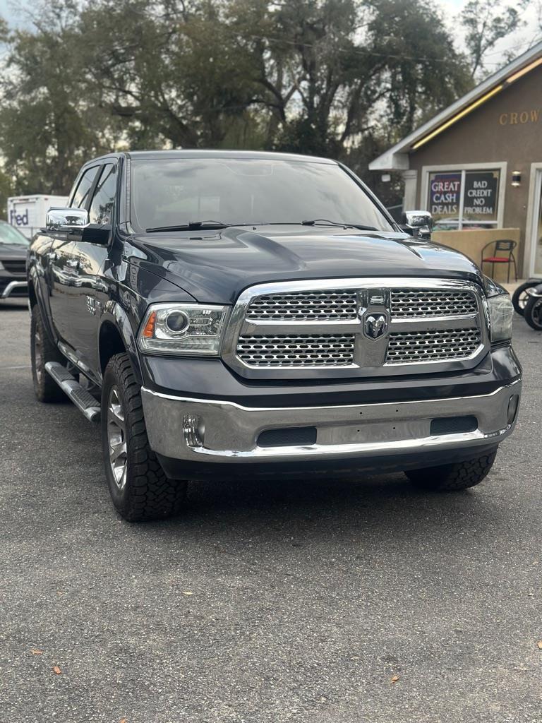 RAM 1500 4WD Crew Cab 140.5" Laramie 2015