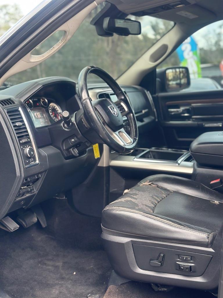 RAM 1500 4WD Crew Cab 140.5" Laramie 2015